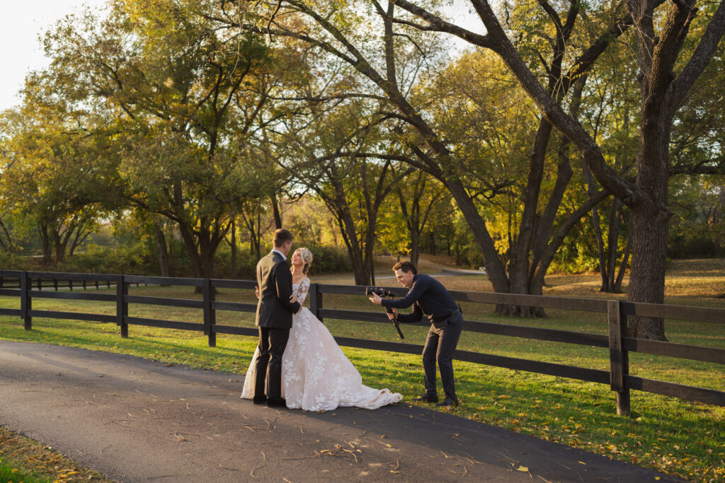 video-how-to-pose-a-couple-on-a-wedding-day-how-to-film-weddings